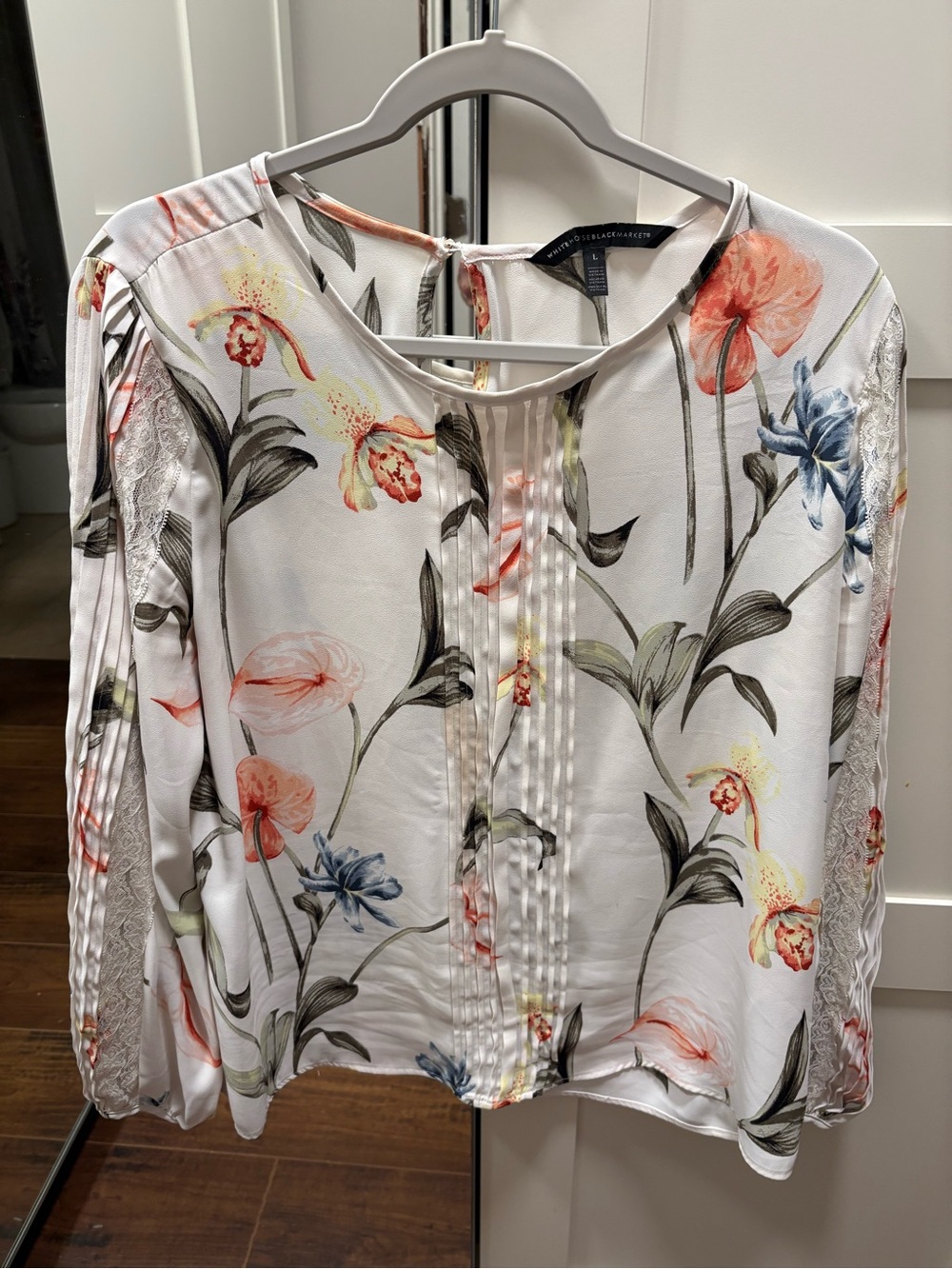 White House Black Market White Floral Pintuck Blouse Coral & Blue Lace Accents